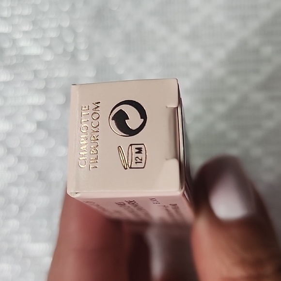 Charlotte Tilbury  HYALURONIC +HAPPIKISS  COLOUR BALM -Enchanting Kiss - Picture 5 of 5